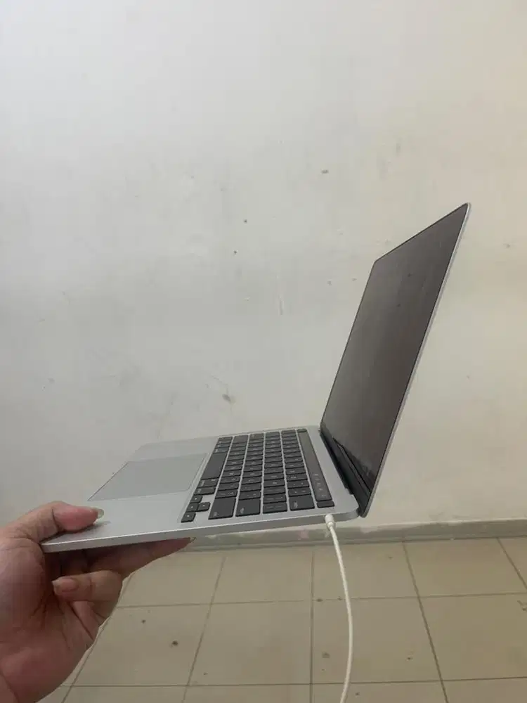 MacBook Pro 2020 A2289  i5/16+256