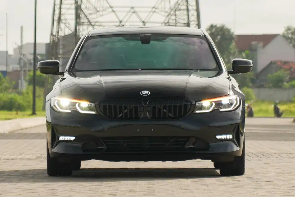 Lowest odo 10K! BMW 320i Sport 2021 New Model Full Spec Black!