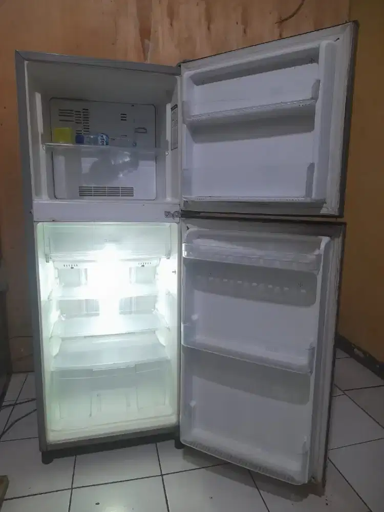 KULKAS 2PINTU ( TOSHIBA )