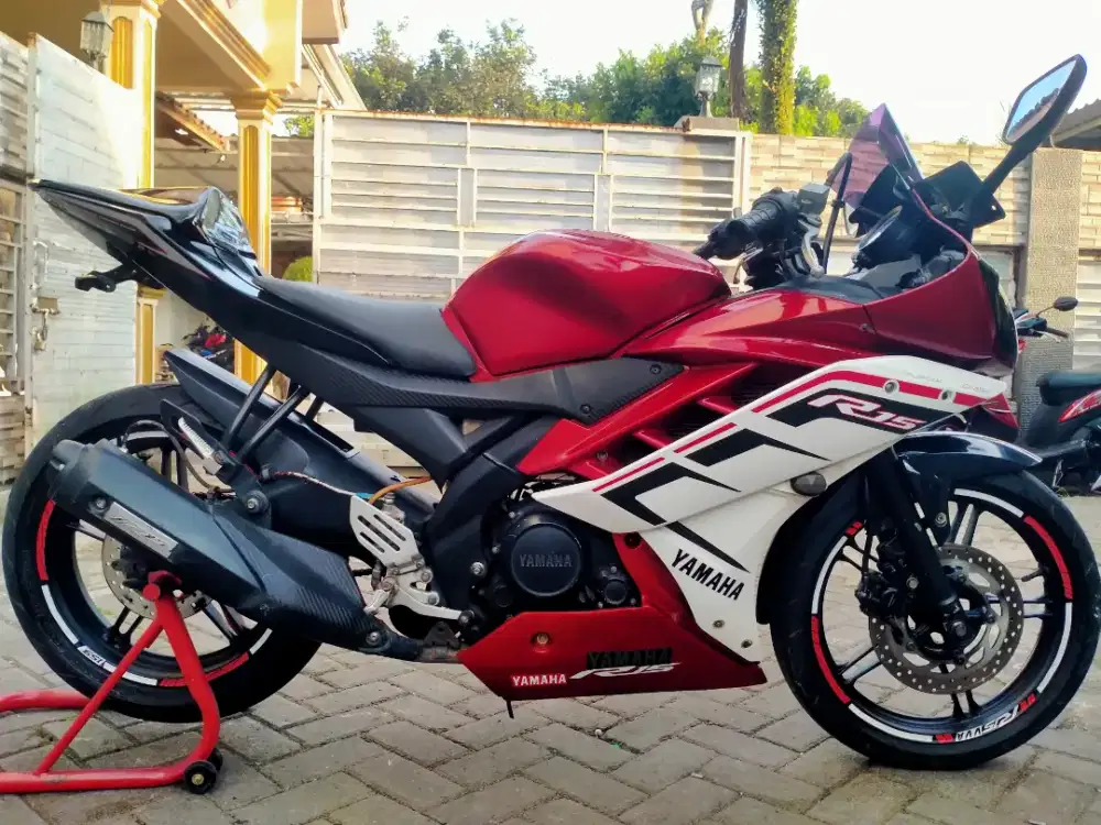Yamaha R15 lengkap motor sehat walafiat keterangan detail dibawah