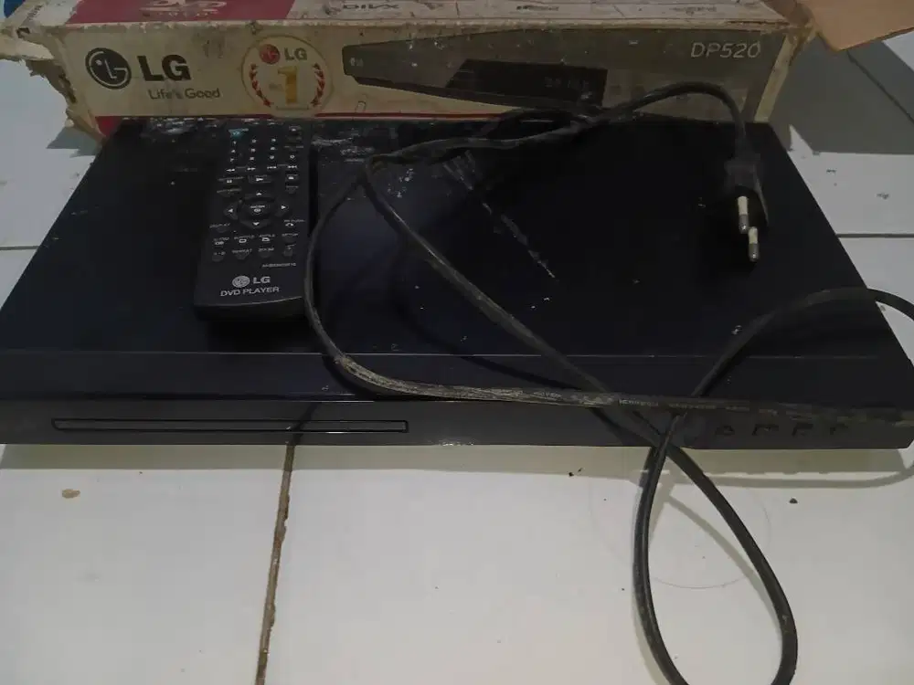 DVD player merk LG,tegangan dan frekuensi 110-240V - 50/60Hz 8W