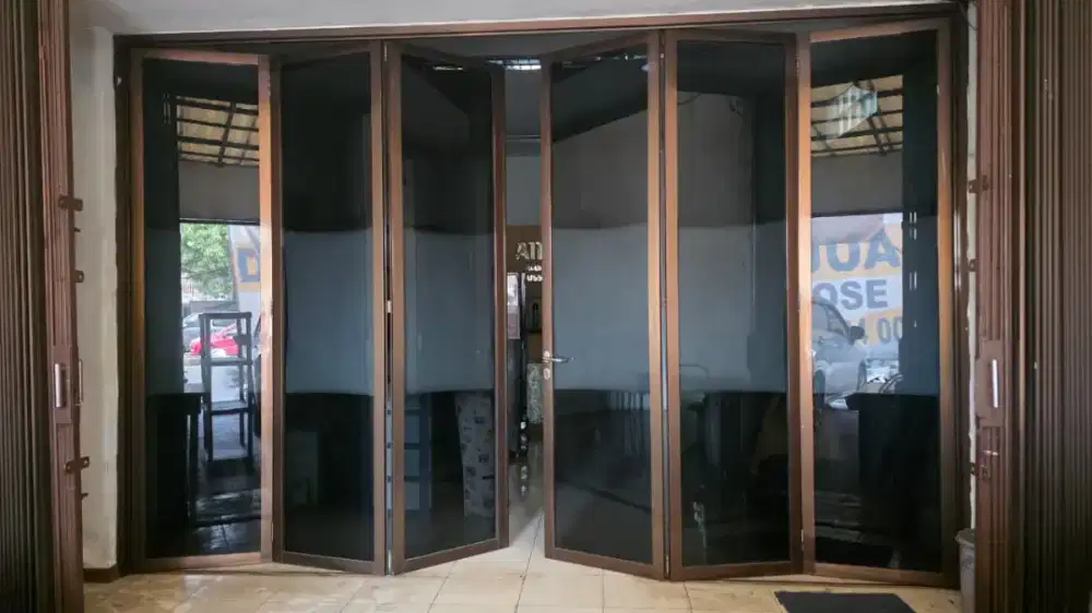 Pintu lipat kaca aluminum YKK ori ukuran 283 x 425