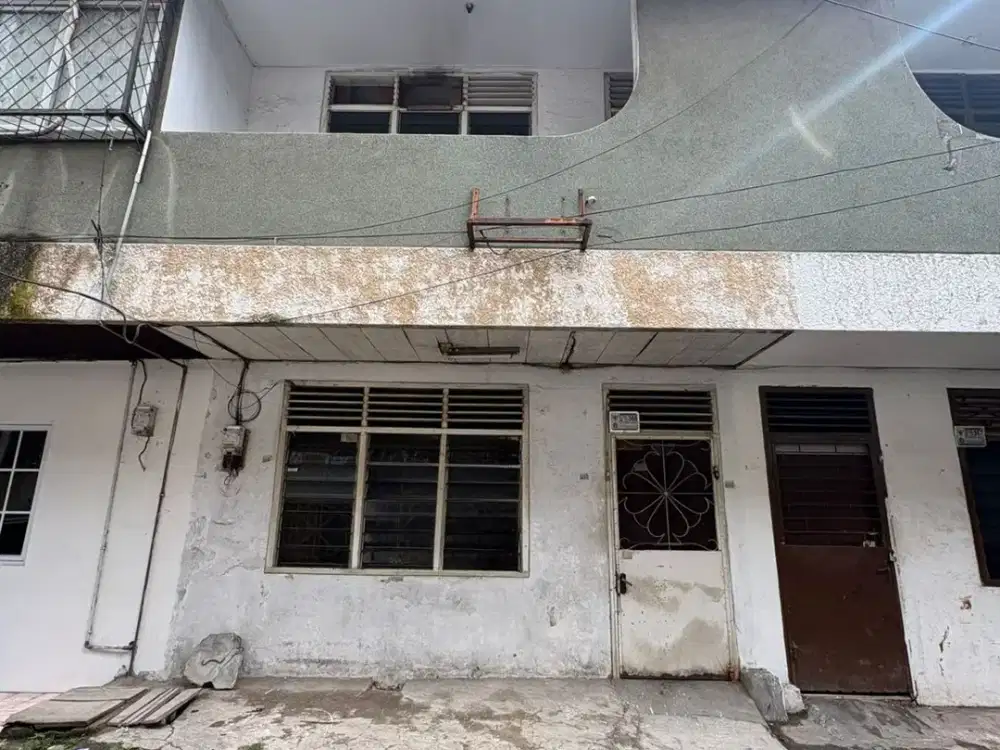 RUMAH 2.5 LANTAI ANGKE JAKARTA BARAT