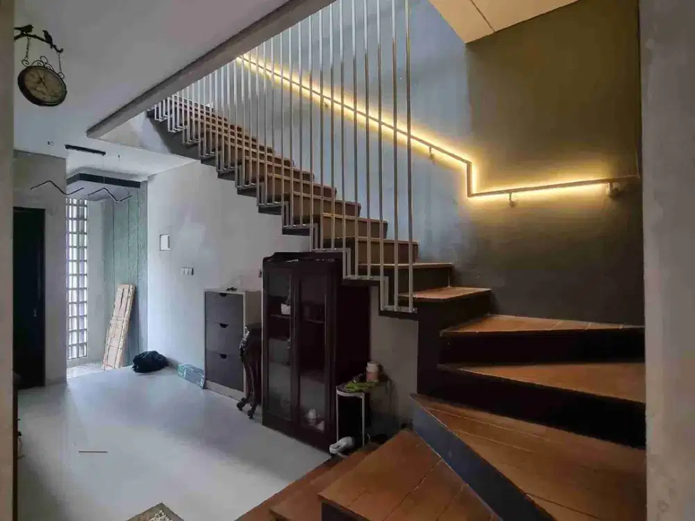 rumah baru renovasi sangat bagus dekat graha raya dan alam sutera