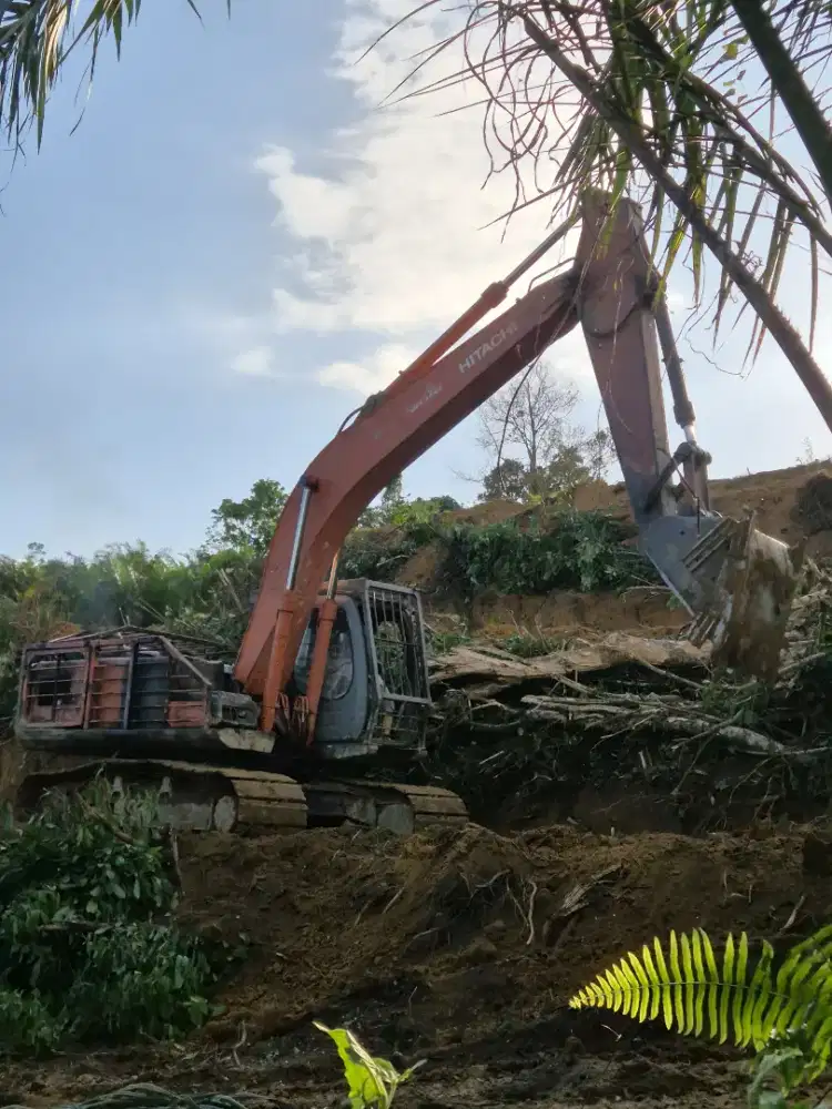 Ecxavator Hitachi Zaxis 210F PC200 Tahun 2012