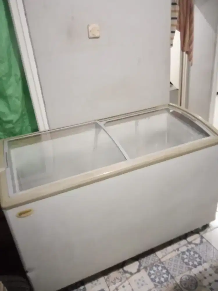 Freezer box pintu kaca jumbo panjang