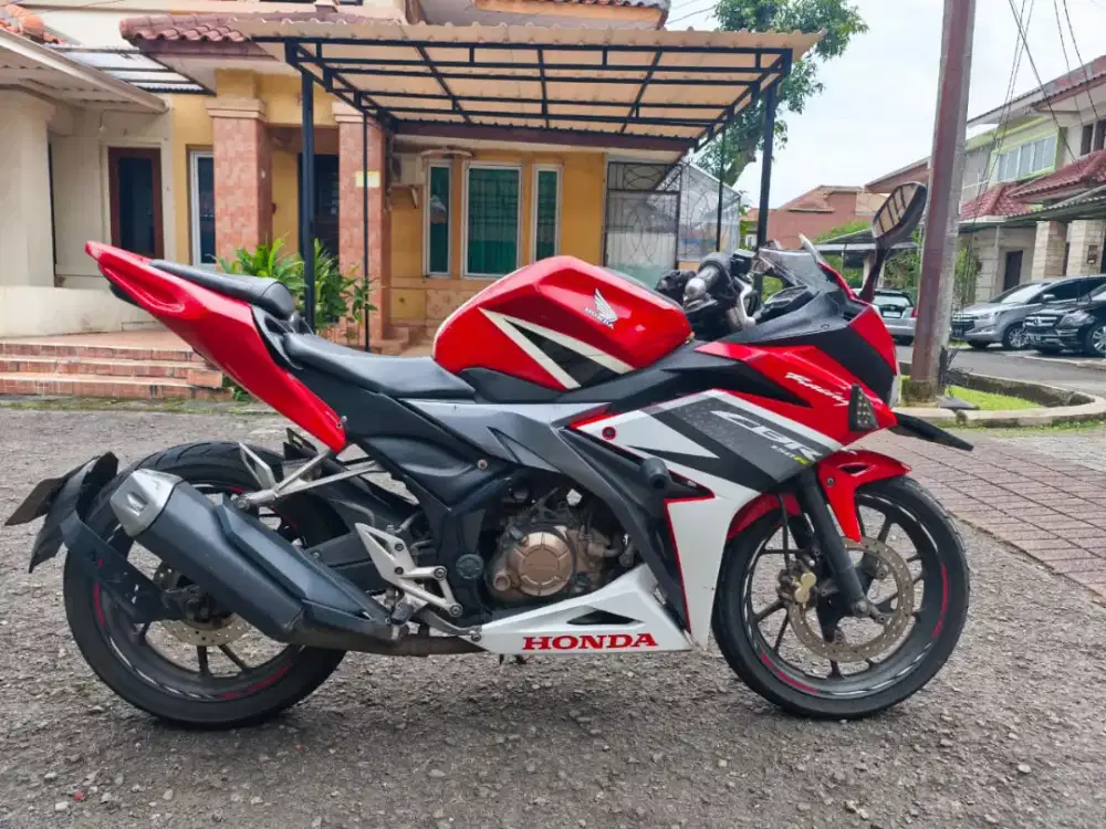 Honda CBR150R tahun 2016