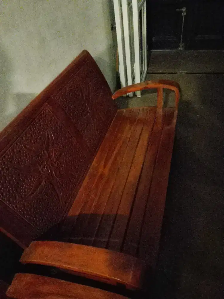 Dijual 1 set kursi dan meja jepara