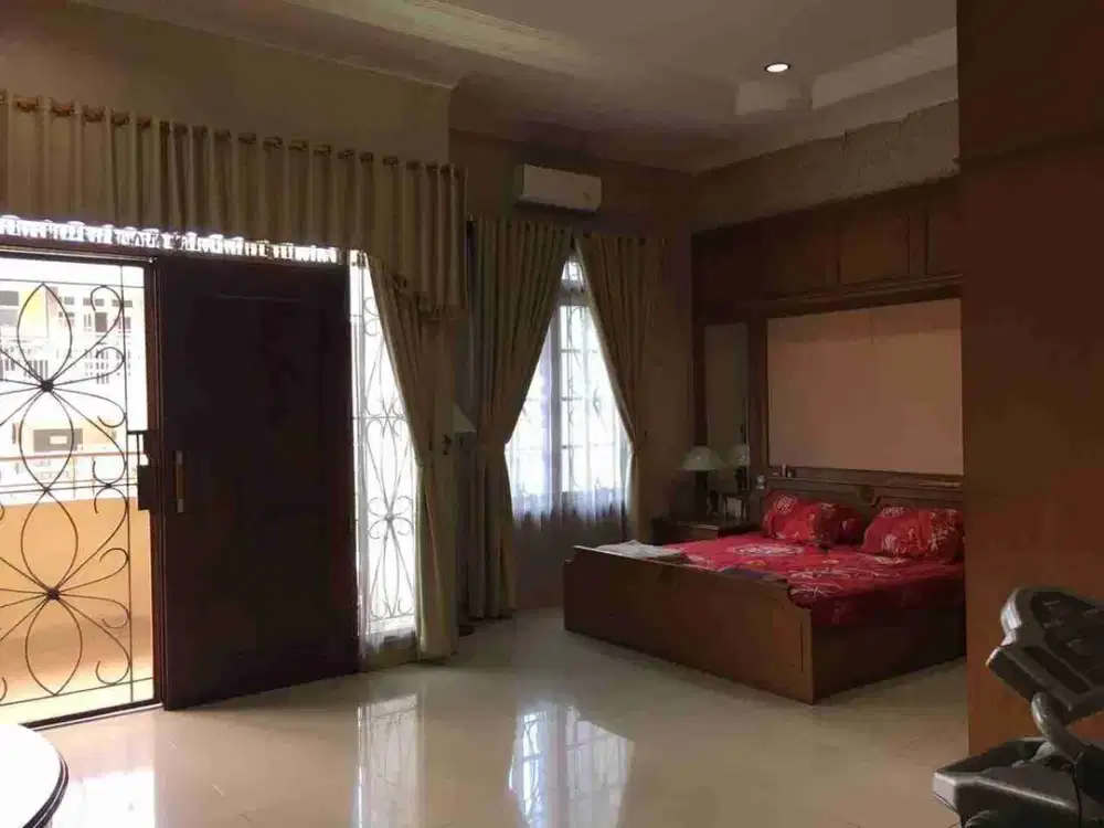 Di jual rumah taman palem lestari jakarta barat