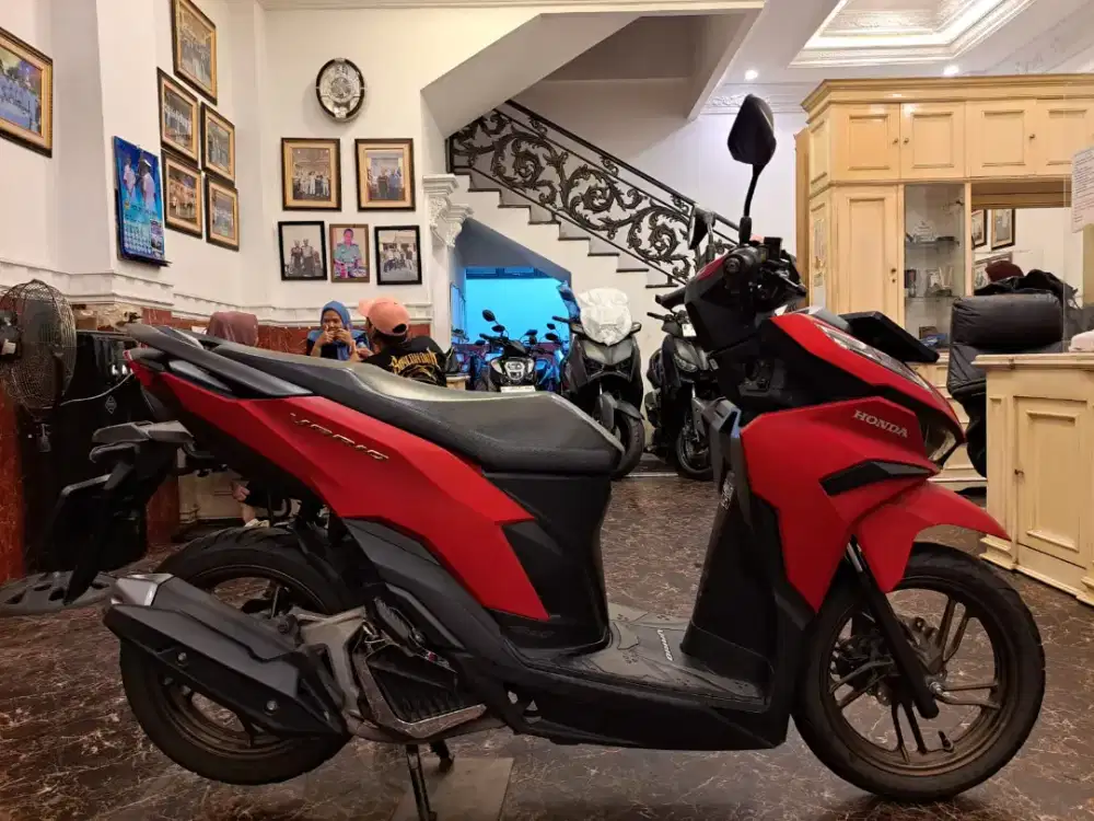 DP 1.5JT VARIO 125 CBS ISS TH 2025 MESIN HALUS GARANSI GRATIS OLI BOS