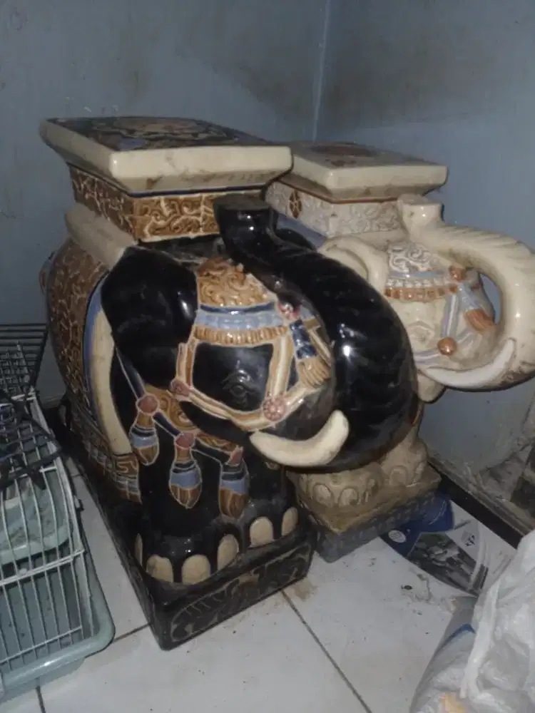 patung gajah guci keramik