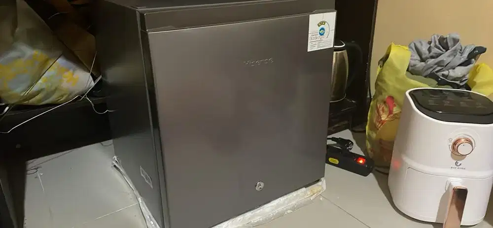 Hisense Kulkas Mini Fridge kapasitas 42L
