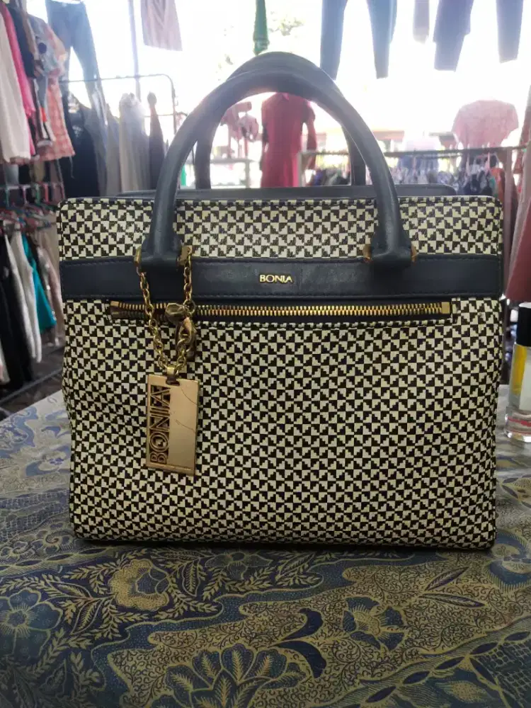 Dijual Bonia Original model catur