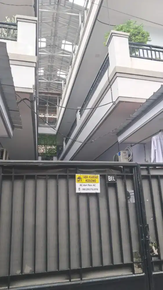 Rumah kost 18 pintu 18 km mandi+warung