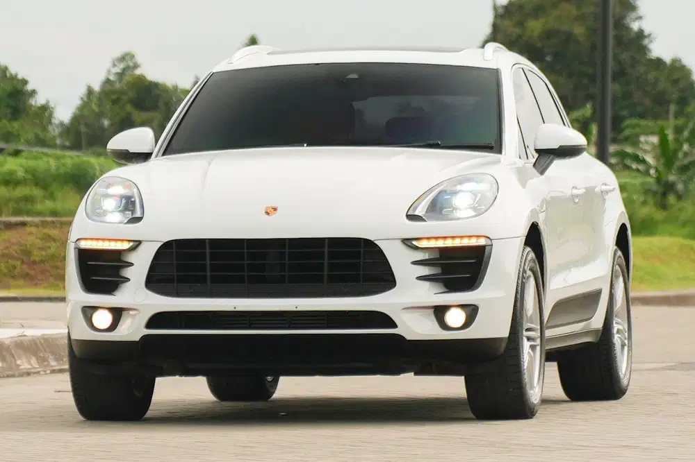 Rawr! Porsche Macan Turbo PDK 2017 Sport Chrono! White