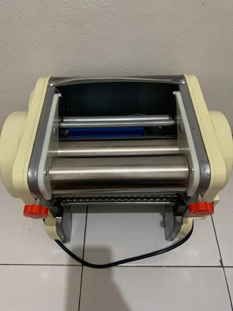 Pengaduk adonan dan gilingan mie, cireng, molen dll