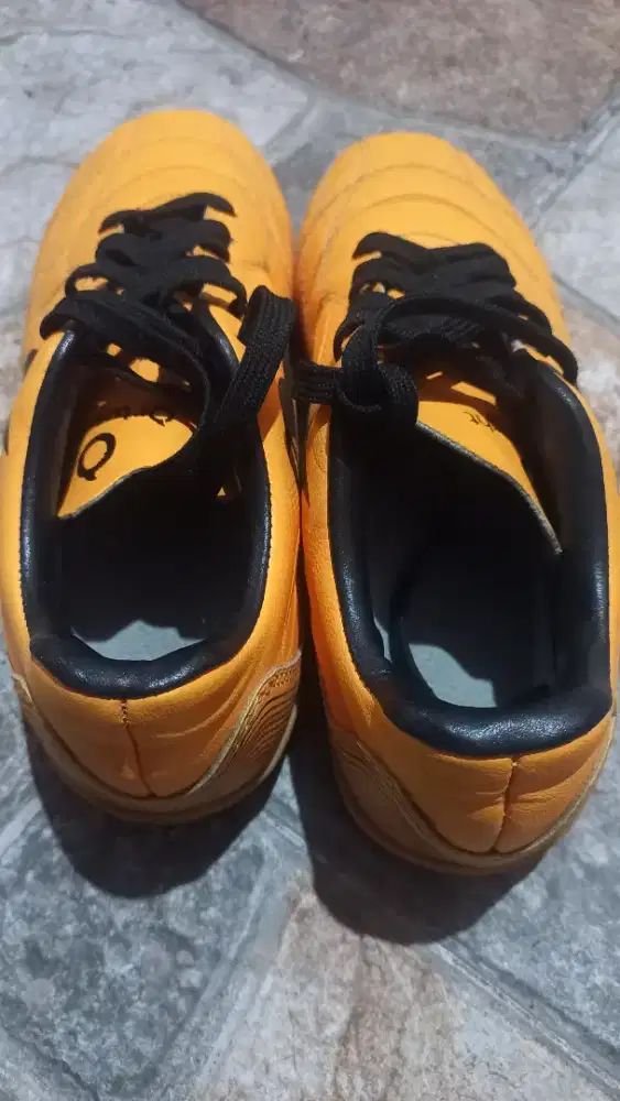 Sepatu Futsal Anak uk 39