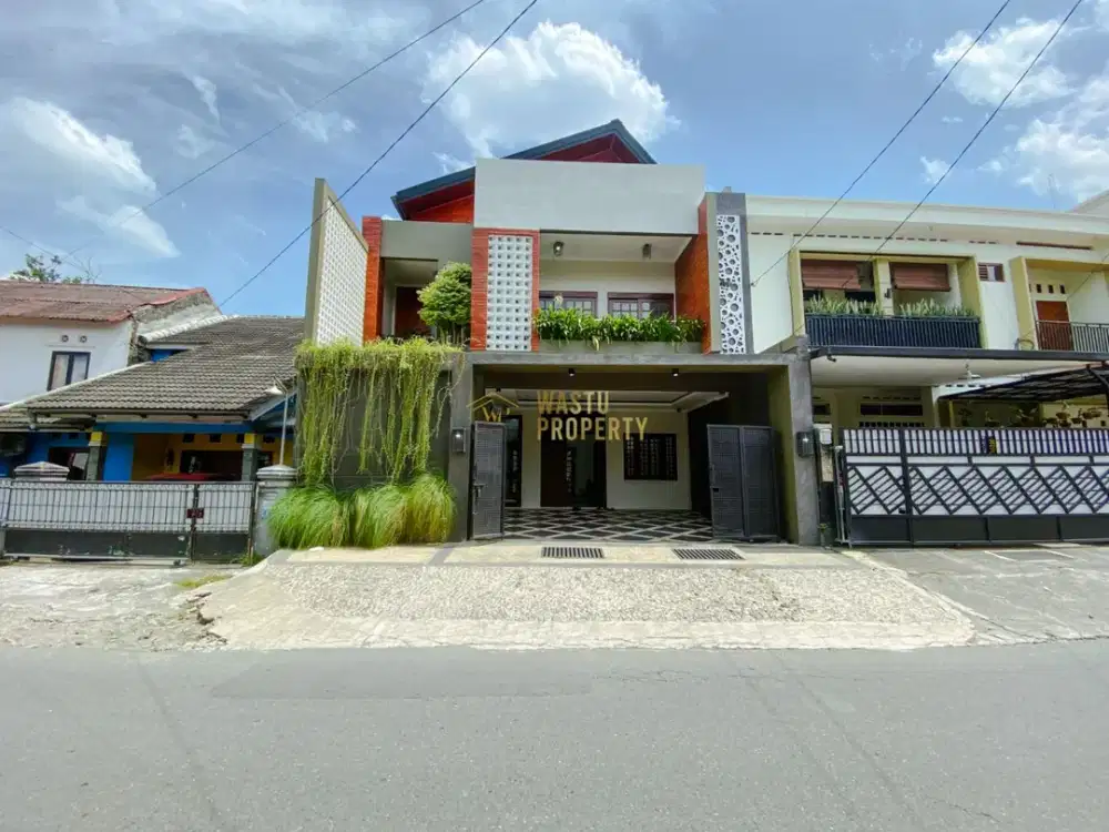 RUMAH 3 LANTAI SIAP HUNI VIEW MERAPI DI MAGUWOHARJO SLEMAN