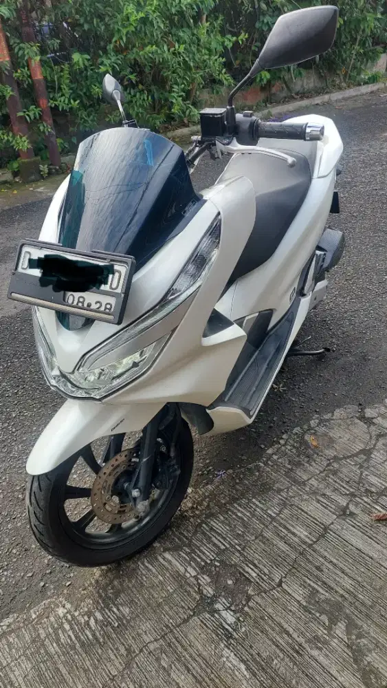 Honda pcx warna putih