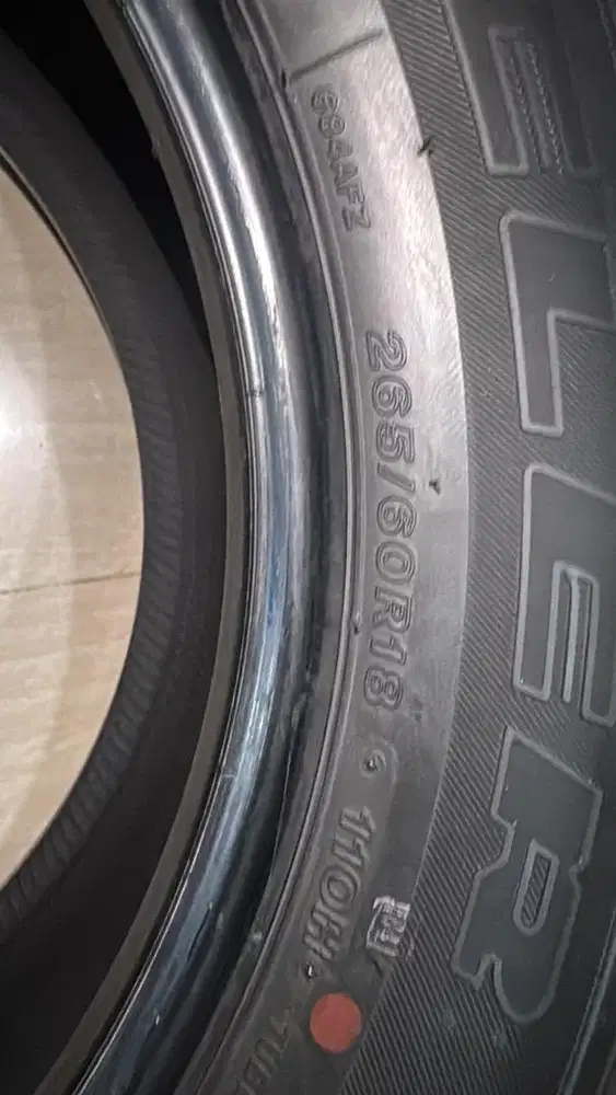 Ban bekas 2 Pc brigestone Fortuner 265/60/R18 DOT 2021