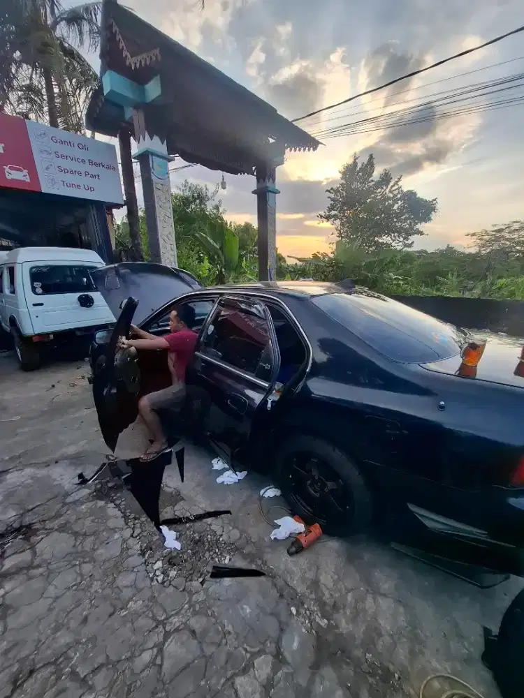 Kaca film panggilan. Mobil dan rumah