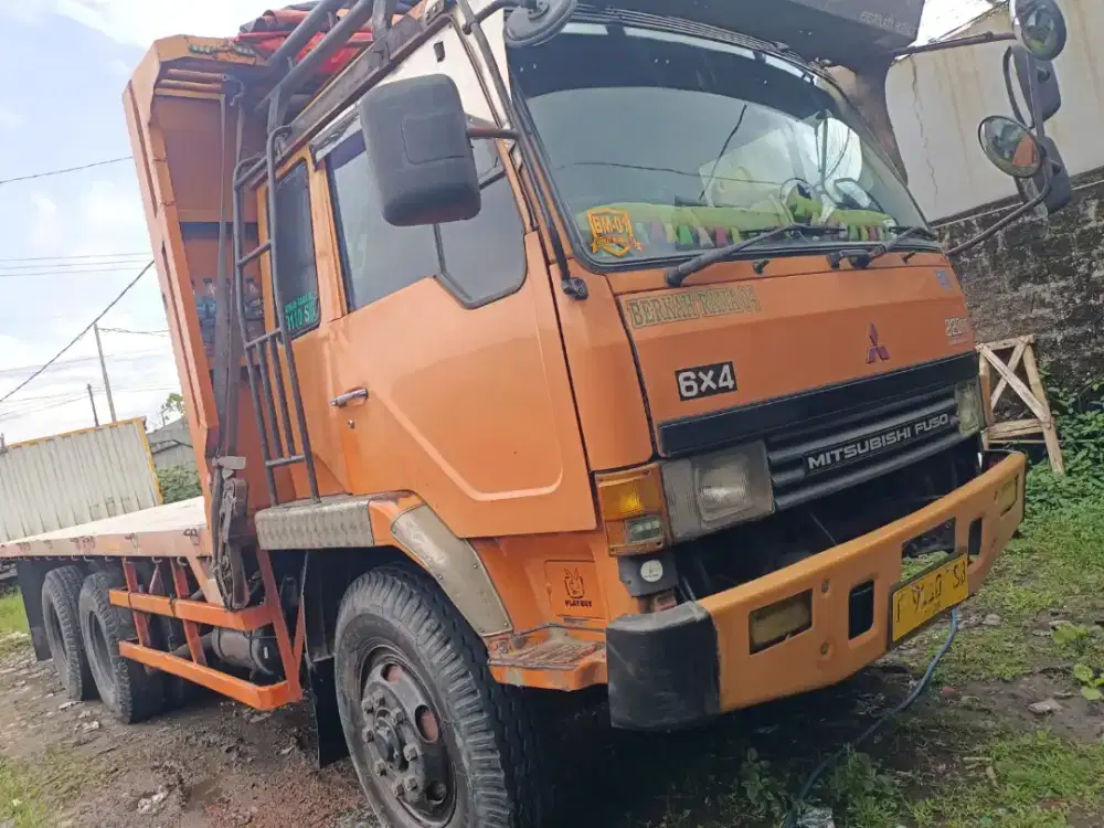 Mitsubishi fuso 220 ps tronton 6x4 ban 10 tahun 2013 losbak