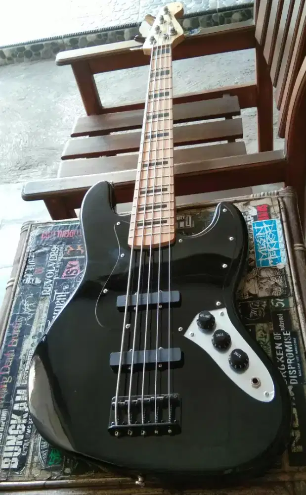 5 string Fender Jazz Bass