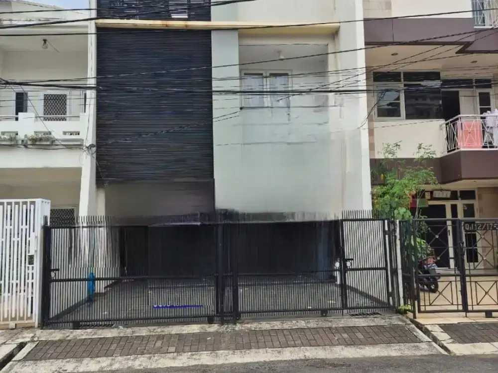 Dijual Rumah Rapi Baru Renov Janur Asri Kelapa Gading Uku 6X17 Jalan Lebar 3 Lantai Hdp Selatan