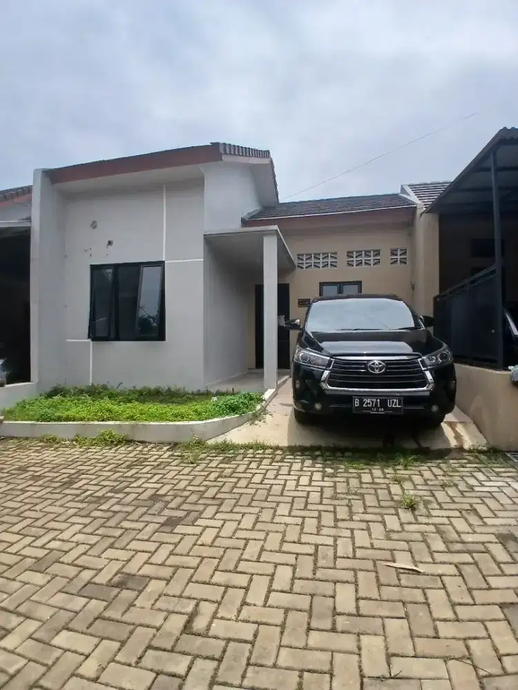 Disewakan tahunan 1 rumah 2KT 1 KM