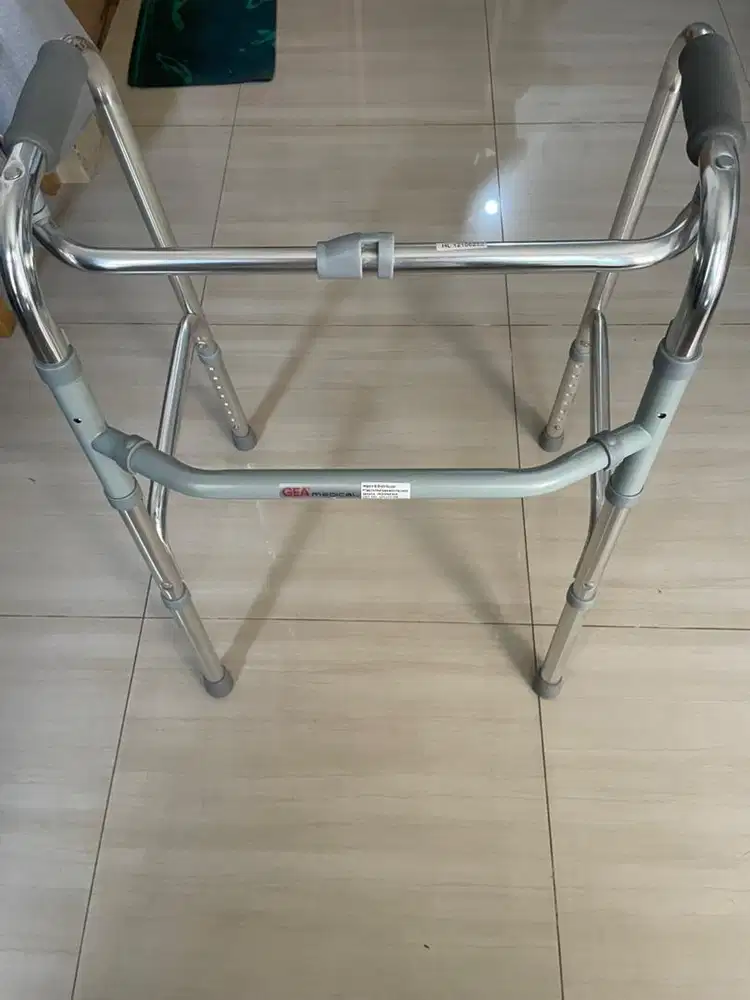 Tongkat lipat baru bisa lipat