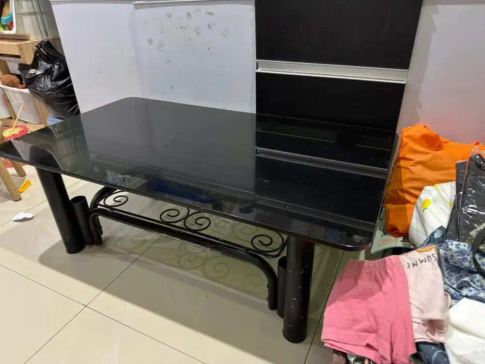 meja kaca ruang tamu