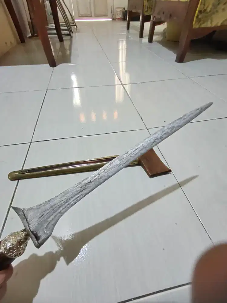 Di Maharkan badik pusaka tua