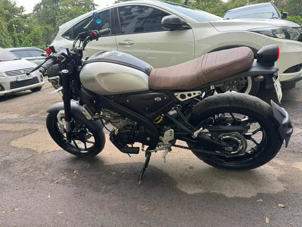 Yamaha XSR 155 Silver