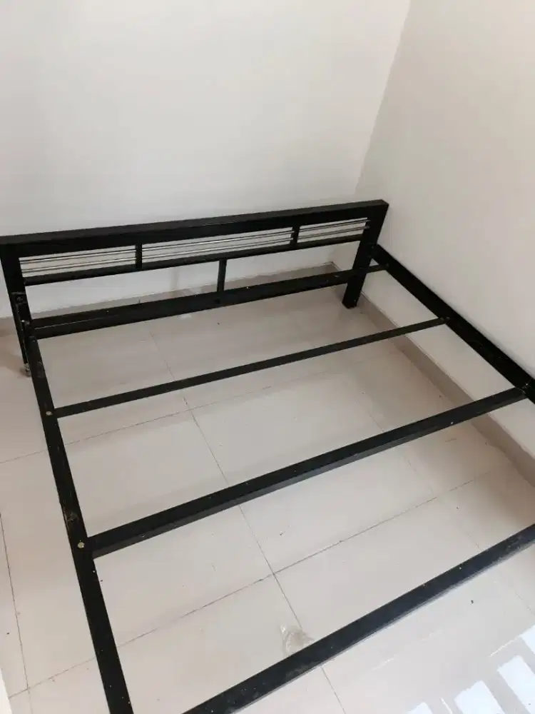 Ranjang Besi Ukuran 140x200 Cm murah