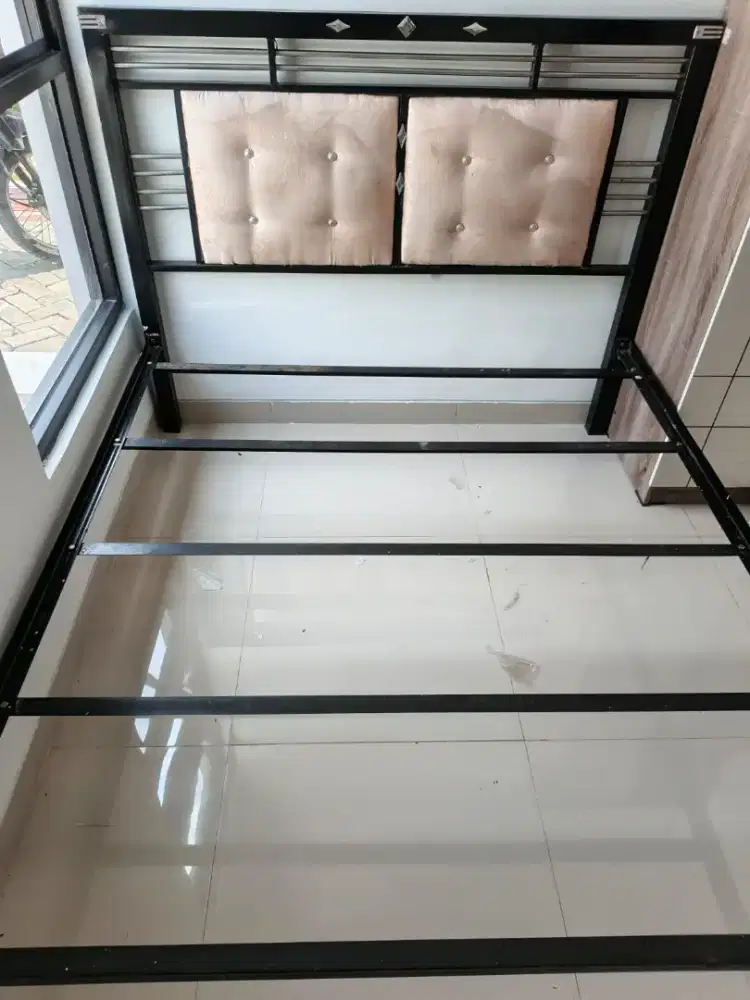 Ranjang Besi Ukuran 140x200 Cm murah