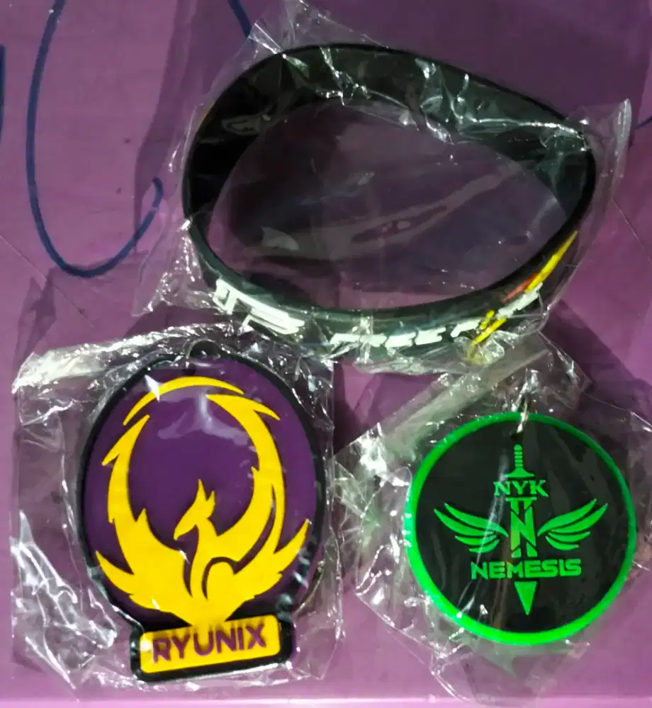 Gelang Free Fire dan Keychain
