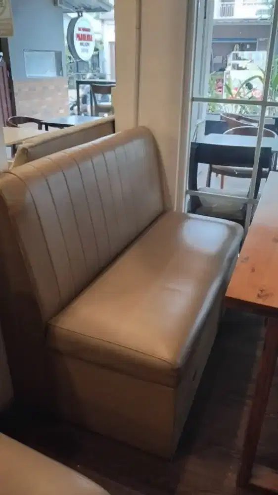DI JUAL KURSI + MEJA BEKAS KAFE KONDISI 90% LAYAK PAKAI