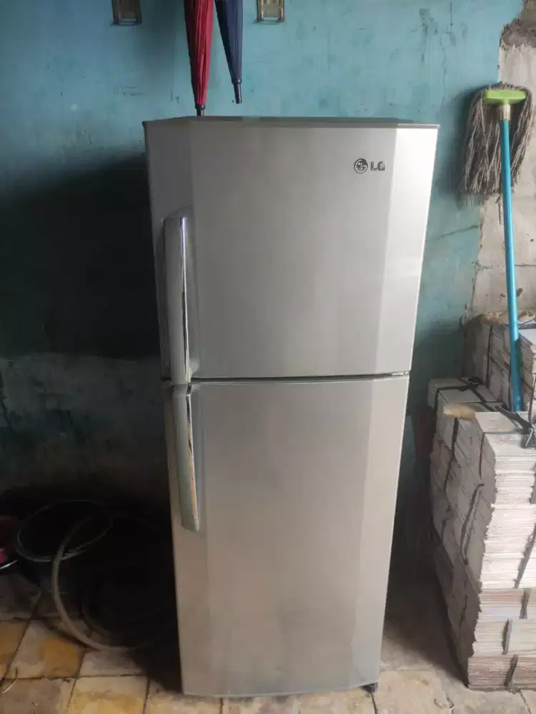 Kulkas 2 pintu merk LG