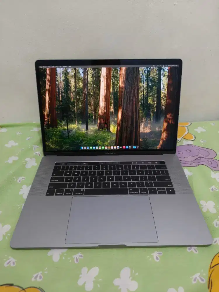 Macbook Pro 15 Inch 2019 i7 32gb/256gb