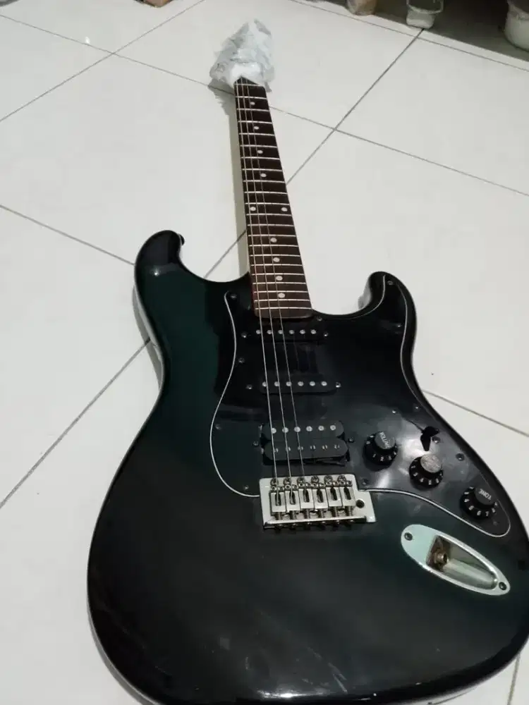 Gitar simpanan dijual soale lagi butuh uang banget kesayangan Monggo