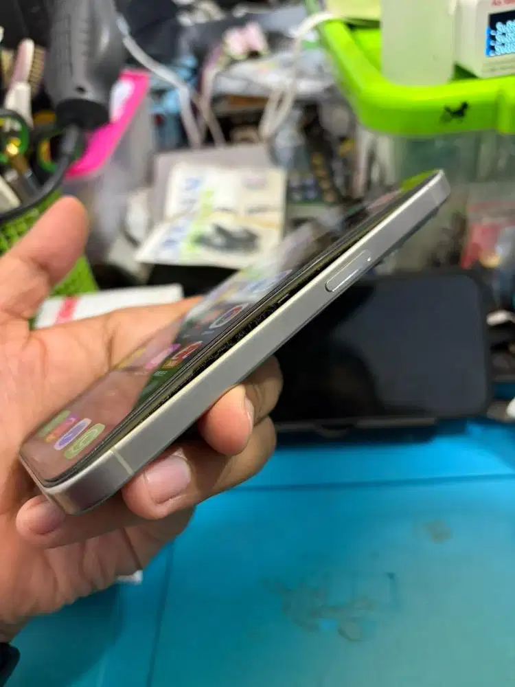 Ganti baterai iphone 15 pro bergaransi proses bisa ditunggu.