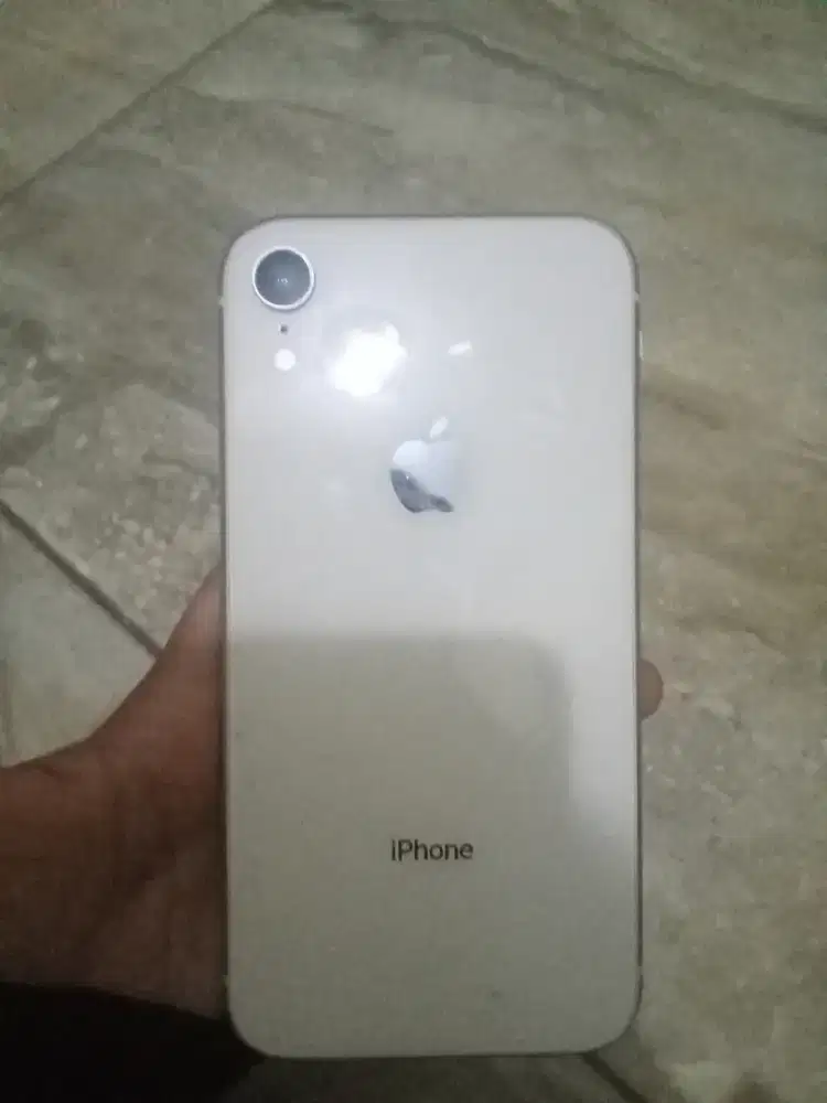 iPhone xr white 64gb