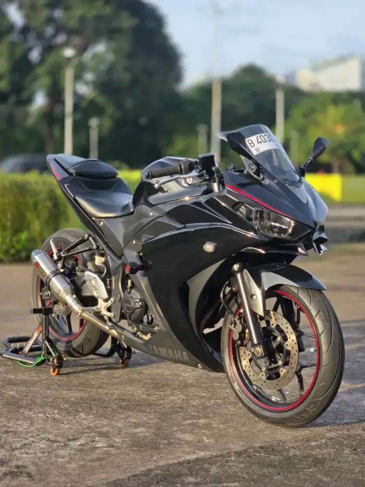 Yamaha R25 With Akra KM 9000