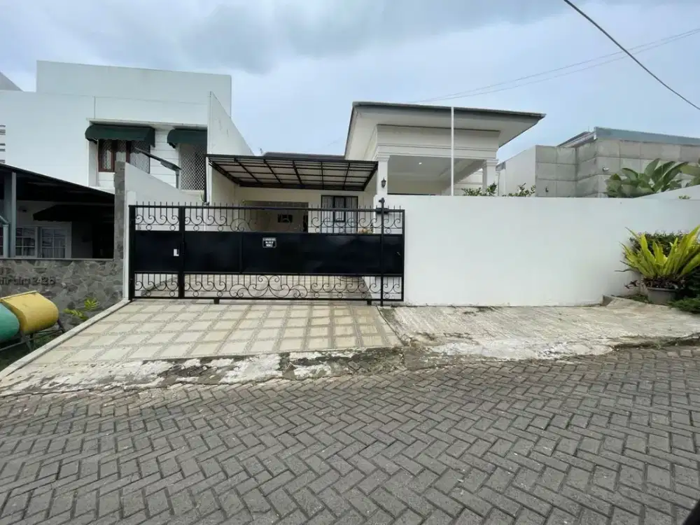 Rumah Classic Amerika Cantik Furnished  Setiabudi Regency