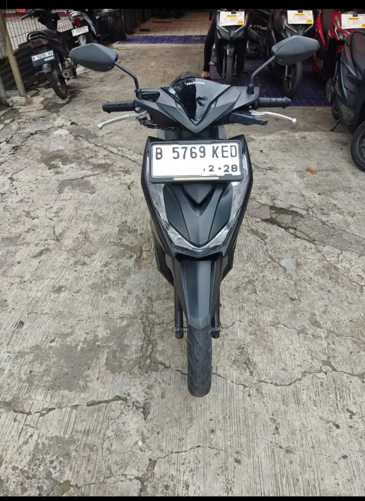 Beat deluxe 2023 km 10 rb dp 500rb ked dtoea