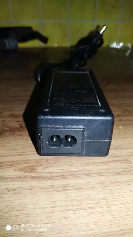 Charger Harman Kardon Onyx normal