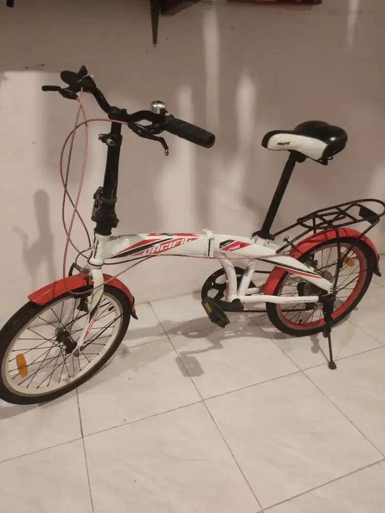 Sepeda Lipat pacific 20 inch ringan dan nyaman siap pakai