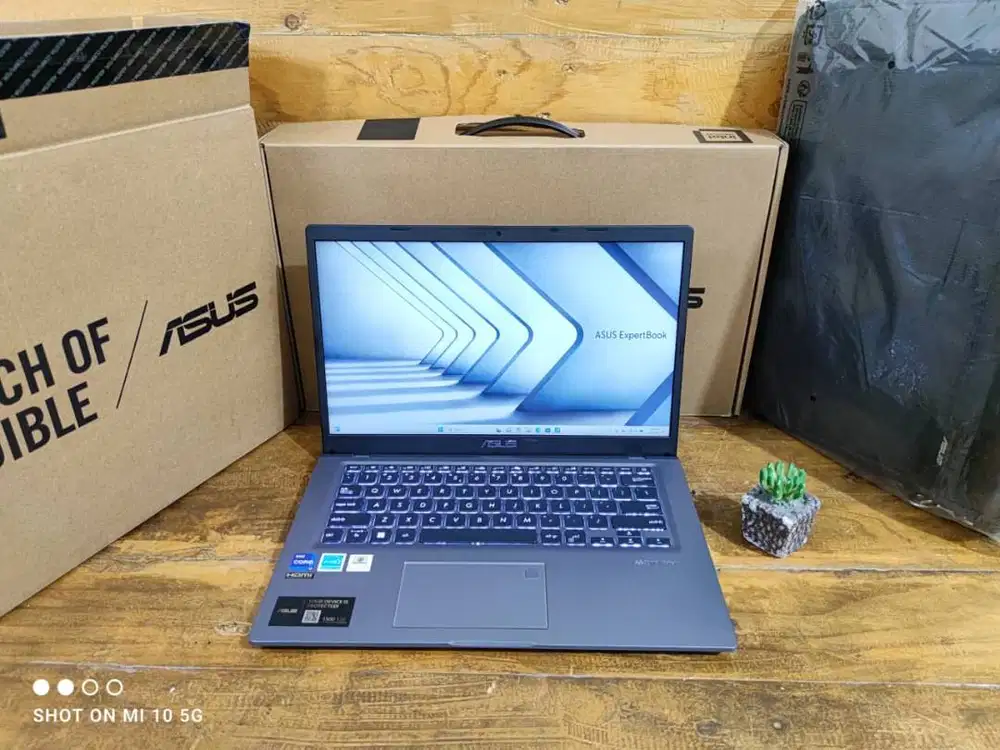 ASUS P1412CEA i7-1155G7 RAM 8GB SSD 512GB FHD FULLSET GARANSI ON