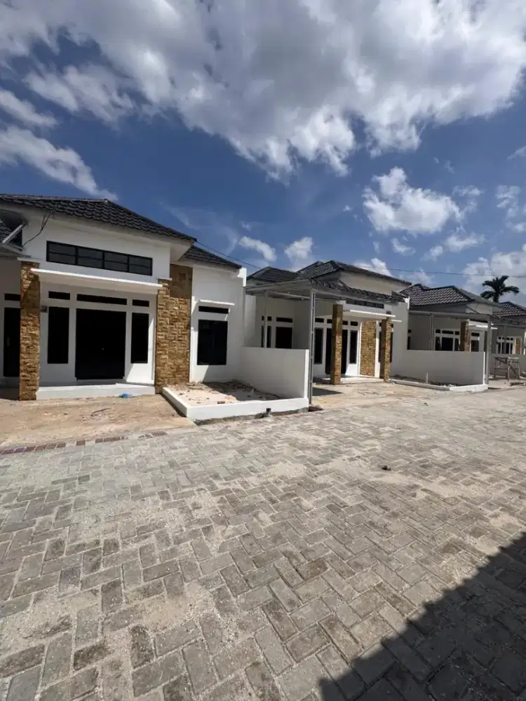 Rumah dijual dekat RS Awalbross Panam