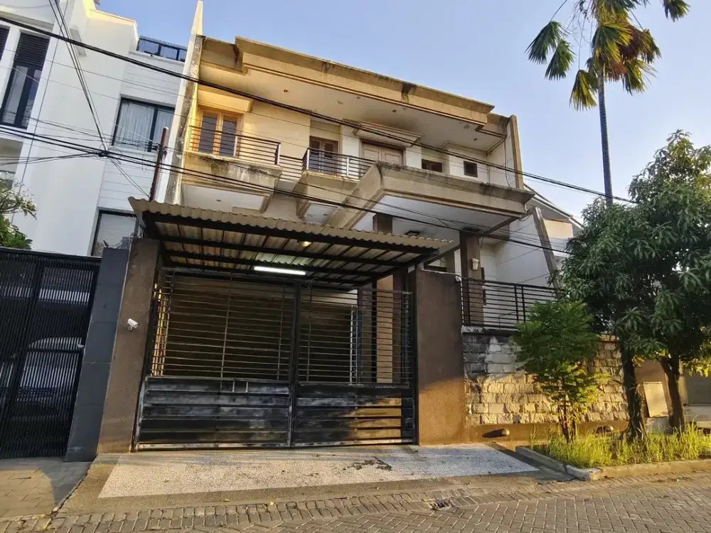 RUMAH ARAYA TAHAP 1 SIAP HUNI, ROW 3 MOBIL, GARASI 5 MOBIL